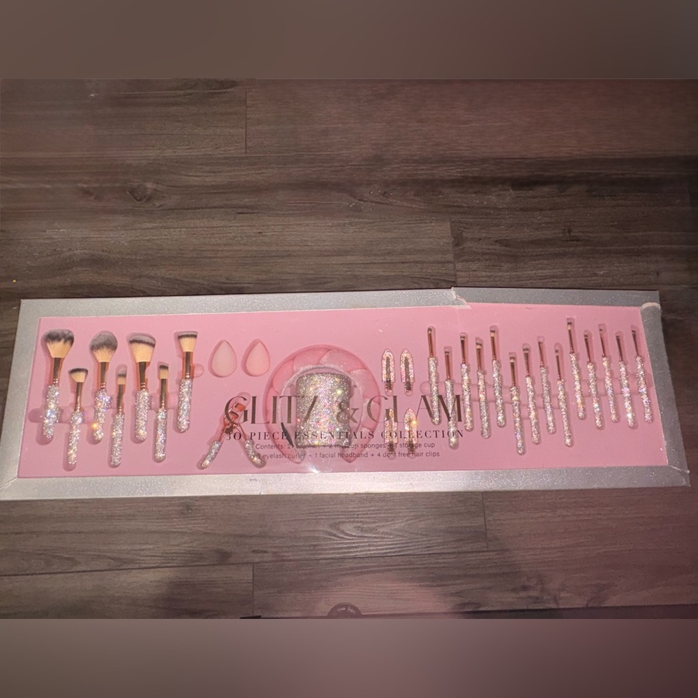 Glitz & Glam Pink 30 Piece Makeup Brush & Accessory Set